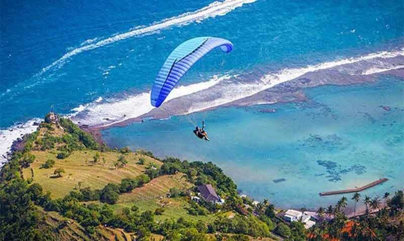 Pengalaman terbang paralayang di Timbis Aero Club Bali menggunakan layanan Cheap Bali Transport.